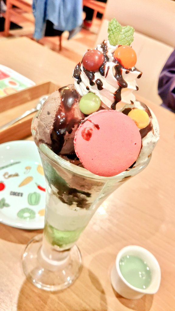 ichiha_create's tweet photo. やっとのおやすみ！！
友達とココスでチョコミントきめてきましたー https://t.co/XOAIfFGk2T