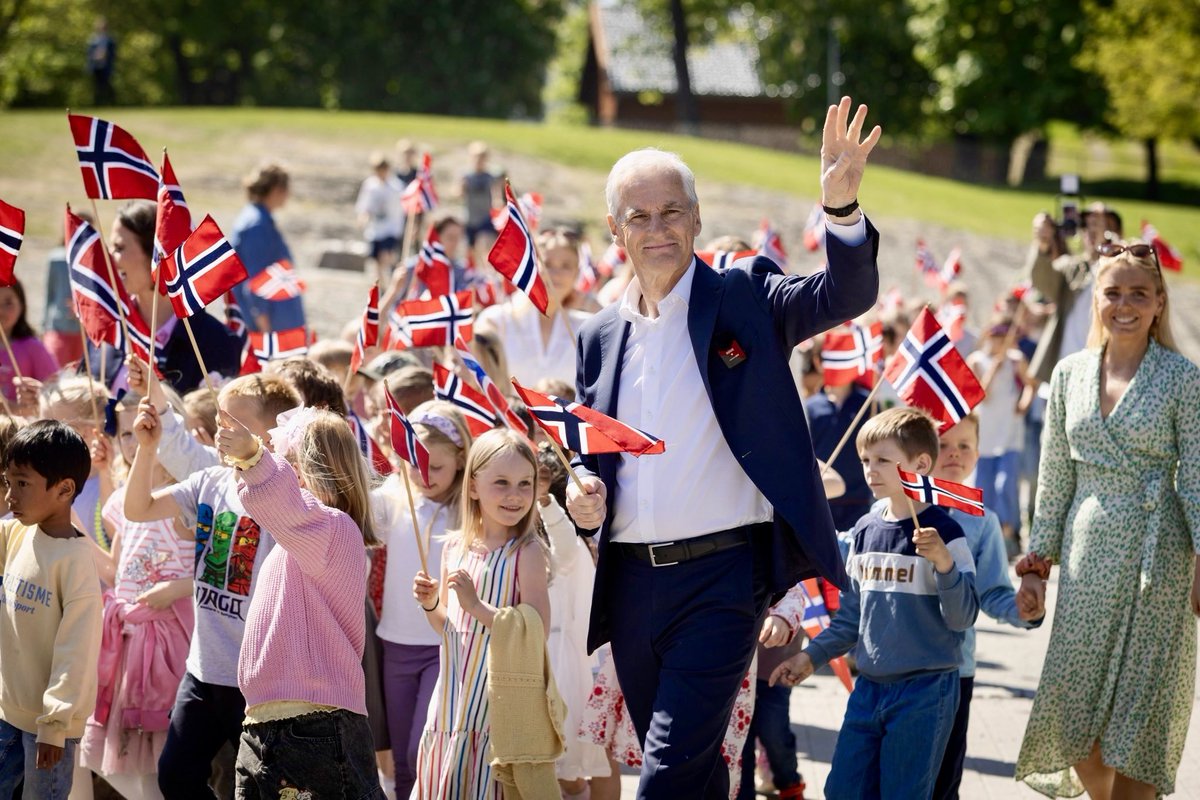 jonasgahrstore's tweet image. Today, on May 17th, we celebrate Constitution Day in Norway. Our message of freedom and democracy is not expressed through military manifestation, but through parades of children – a powerful message of strength and unity 🇳🇴