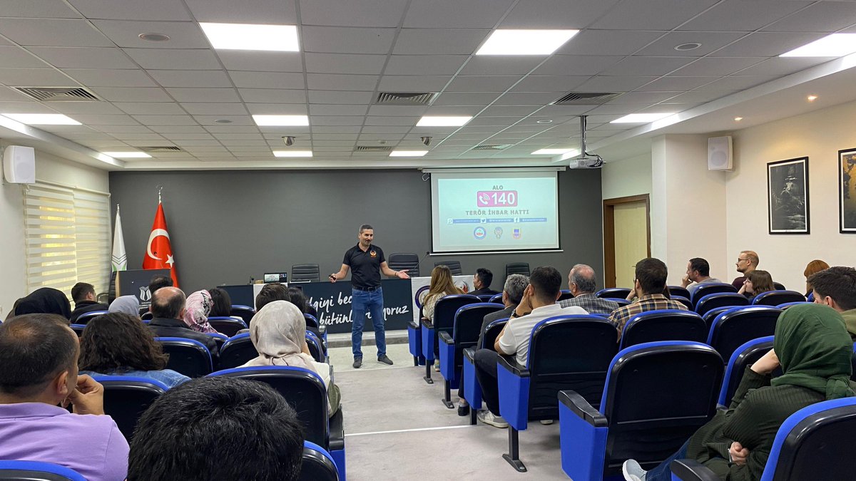 SubuPDB's tweet photo. 📚 Daire Başkanlığımız tarafından " Terör Ailede Kaybeder" konulu hizmet içi eğitim düzenlendi. Sakarya İl Emniyet  Müdürlüğü'nde Polis olarak görev yapan degerli eğitimcimiz  Resul KOCATOSUN'a ve katılım sağlayan tüm personelimize teşekkür ederiz. https://t.co/ERBfKjnxw7