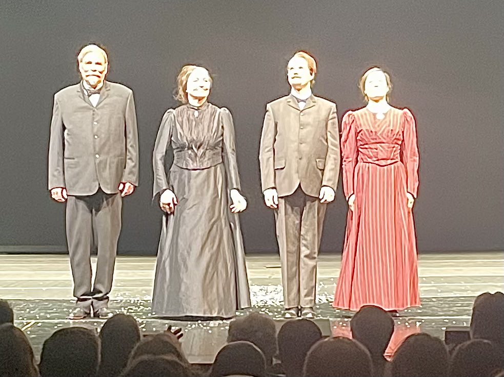 Kansallisteatterissa hieno esitys Lallukka, kauppaneuvos Karjalasta. 👏👏👏👏👏           #kansallisteatteri #taiteilijakotilallukka100vuotta