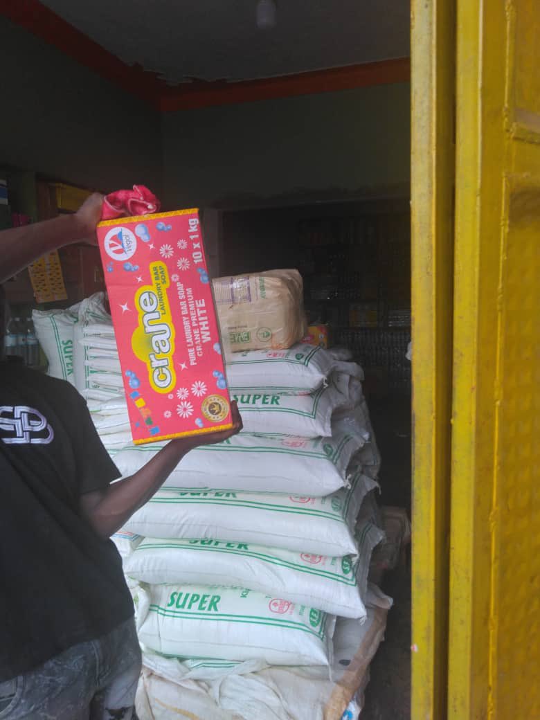 Vegol_Ltd's tweet photo. One carton of Crane Premium.
From our Mbale wholesaler → boda → retailer.
Zero delays. Full quality. 💯

At Vegol, every order matters.
Where should we deliver next? 🏍️💨

#CranePremium #MbaleToYou #RetailWins #VegolOnTheMove https://t.co/9ocP5hEpR6