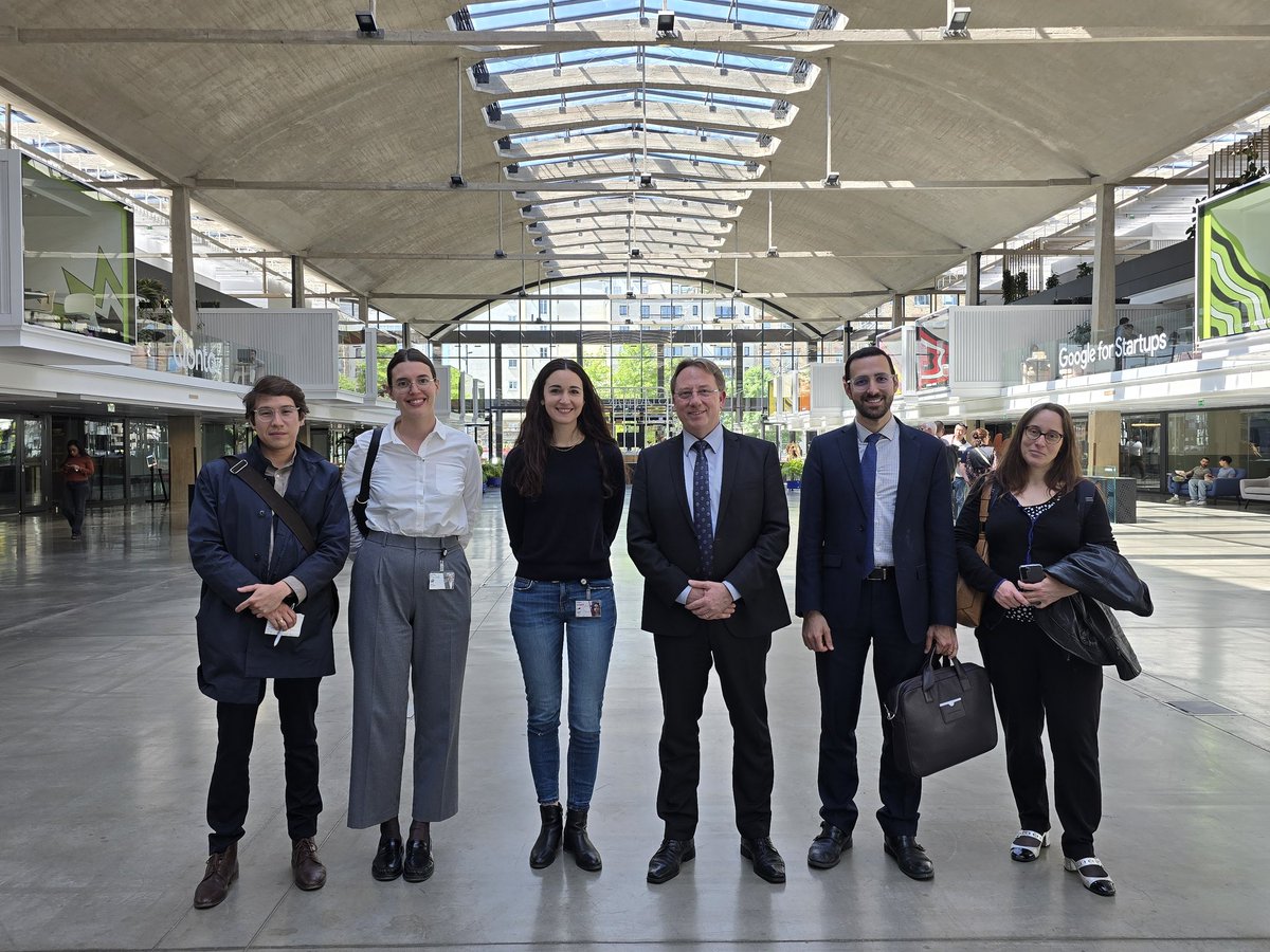 ludovic_pouille's tweet image. L'équipe de la Direction de la diplomatie économique en charge des nouvelles technologies en visite à @joinstationf, au 💙 de #Paris!

Merci à @roxannevarza, Directrice de #StationF, pour son accueil et ses explications sur la richesse de cet écosystème unique de programmes