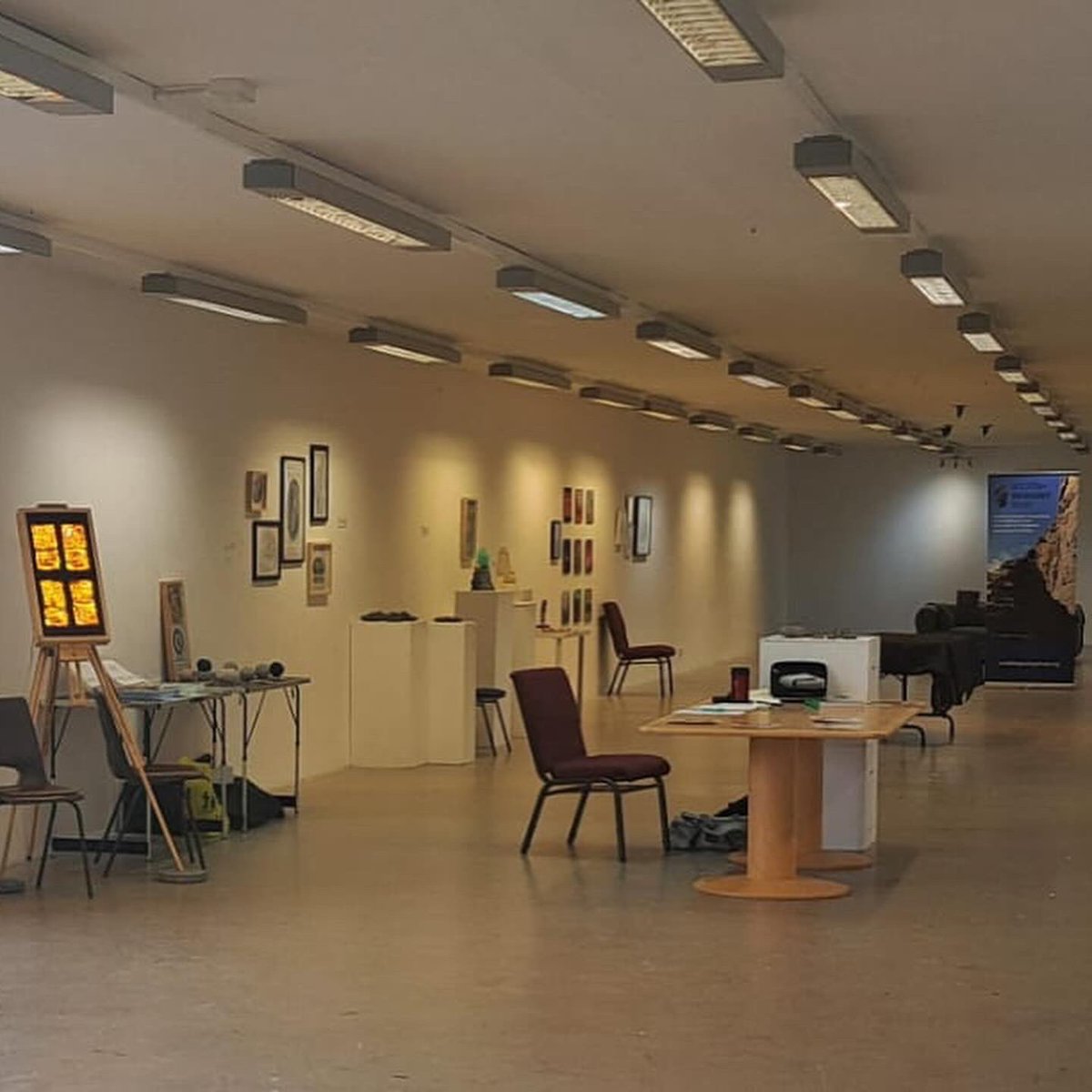 If you are about in Edinburgh this weekend, check out our exhibition 

🎨 Art in Earth Science 🌋

Showing until 18th May in Gallery 1, Scot-Art, 151 London Road, Edinburgh