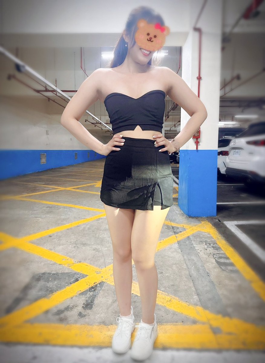 台北一直下雨耶🌧️
只好改在停車場拍照了😭
不過逛街淋濕了 可以一起進房洗澡😈
好兩難喔
如果在街上遇到我 歡迎打招呼😘
#夫妻情侶
#同房換不換
#台北