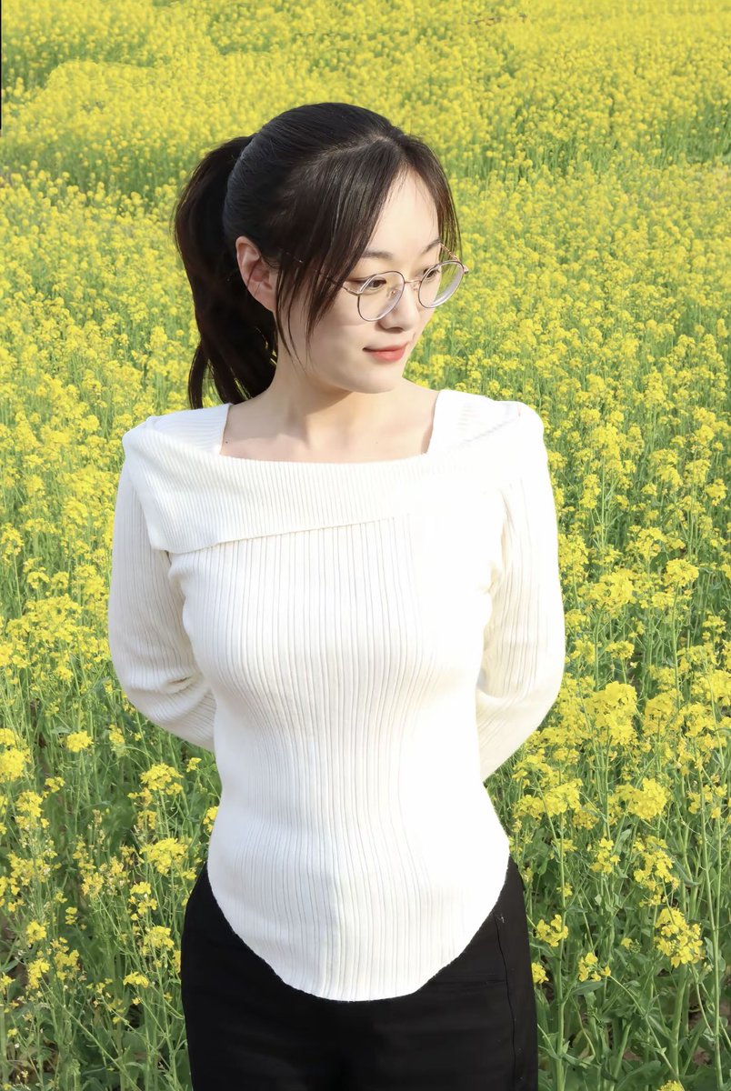 『最爱眼镜妹第289期』［原创］我太懒惰了，随缘更新，谢谢大家😂
评分：9.1❣️
＃自信女人 ＃眼镜妹 ＃眼镜控 ＃反差 ＃清纯女大 ＃眼镜女生 ＃有点东西 ＃好身材 ＃反差婊 ＃小清新