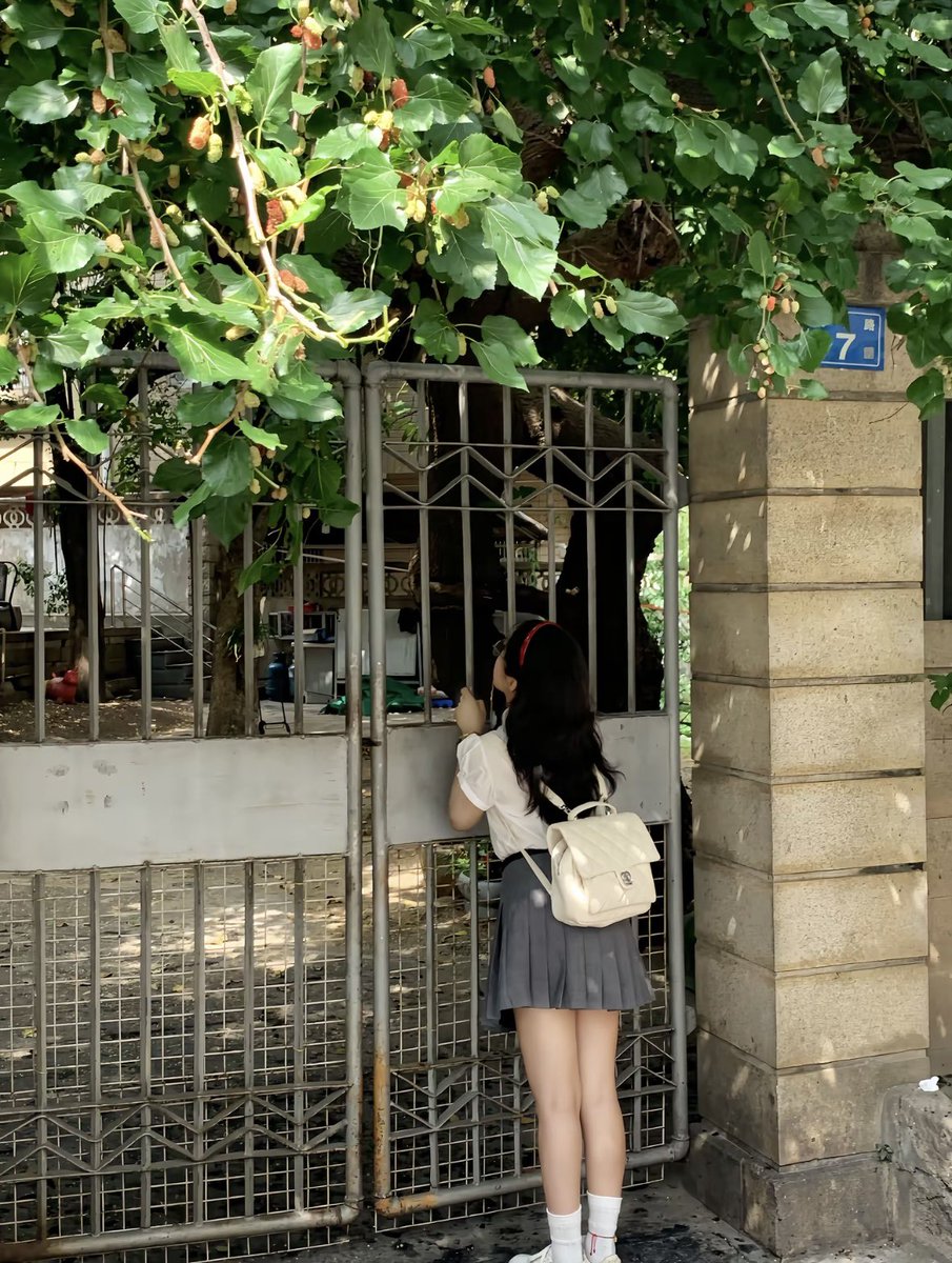 『最爱眼镜妹第291期』［原创］眼镜妹一切都刚刚好
评分：9.0❤️
＃自信女人 ＃眼镜妹 ＃眼镜控 ＃反差 ＃清纯女大 ＃眼镜女生 ＃有点东西 ＃好身材 ＃反差婊 ＃小清新