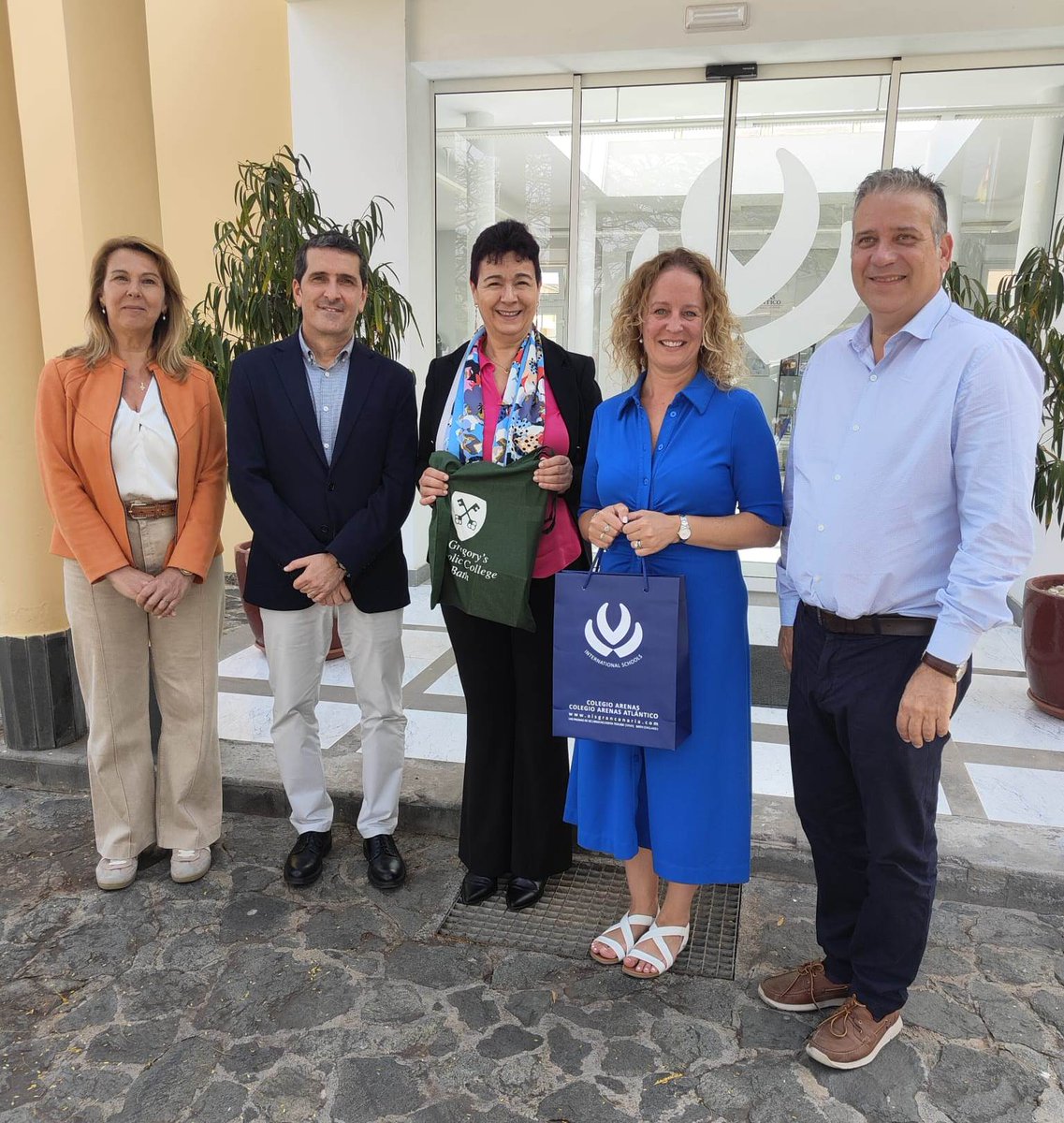 Visita de la directora del St. Gregory's School

El pasado jueves, 15 de mayo, tuvimos el honor de recibir en nuestras instalaciones a Melissa George, directora del prestigioso St. Gregory’s School, ubicado en la ciudad de Bath (Reino Unido). 👏👏