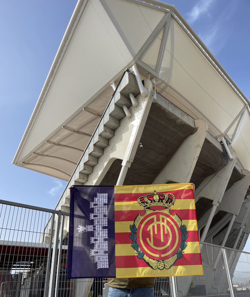 Penya Mallorquinista de Campanet Bartomeu Beltrán (@pmc_bbeltran) on Twitter photo Ganes de Son Moix? Ganes de tornar a casa per darrera vegada aquesta temporada?
Demà tornarem a onejar sa nostra bandera i tots els nostres 📣 penyistes ho donarem tot des de les grades!
📸 <a href="/tradicio_rcdm/">👺 Tradició de Familia Mallorca</a> si voleu aquesta bandera 🔝 contactau amb ells. Ganes de Son Moix? Ganes de tornar a casa per darrera vegada aquesta temporada?
Demà tornarem a onejar sa nostra bandera i tots els nostres 📣 penyistes ho donarem tot des de les grades!
📸 <a href="/tradicio_rcdm/">👺 Tradició de Familia Mallorca</a> si voleu aquesta bandera 🔝 contactau amb ells.