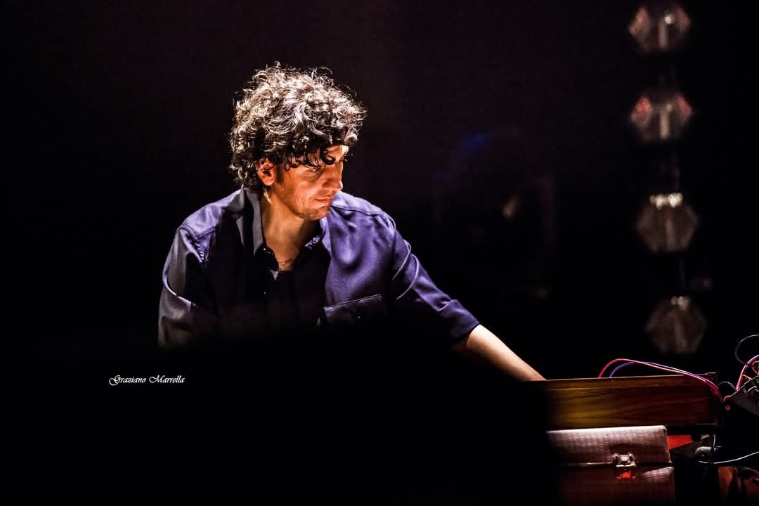 lasimo_66's tweet photo. Ci sono viaggi che si fanno con un unico bagaglio, il cuore.” (cit.) ❤️ #Grazie

#ErmalMeta #teatri2025 #apresto ❤️❤️❤️ https://t.co/SVIgkakImF