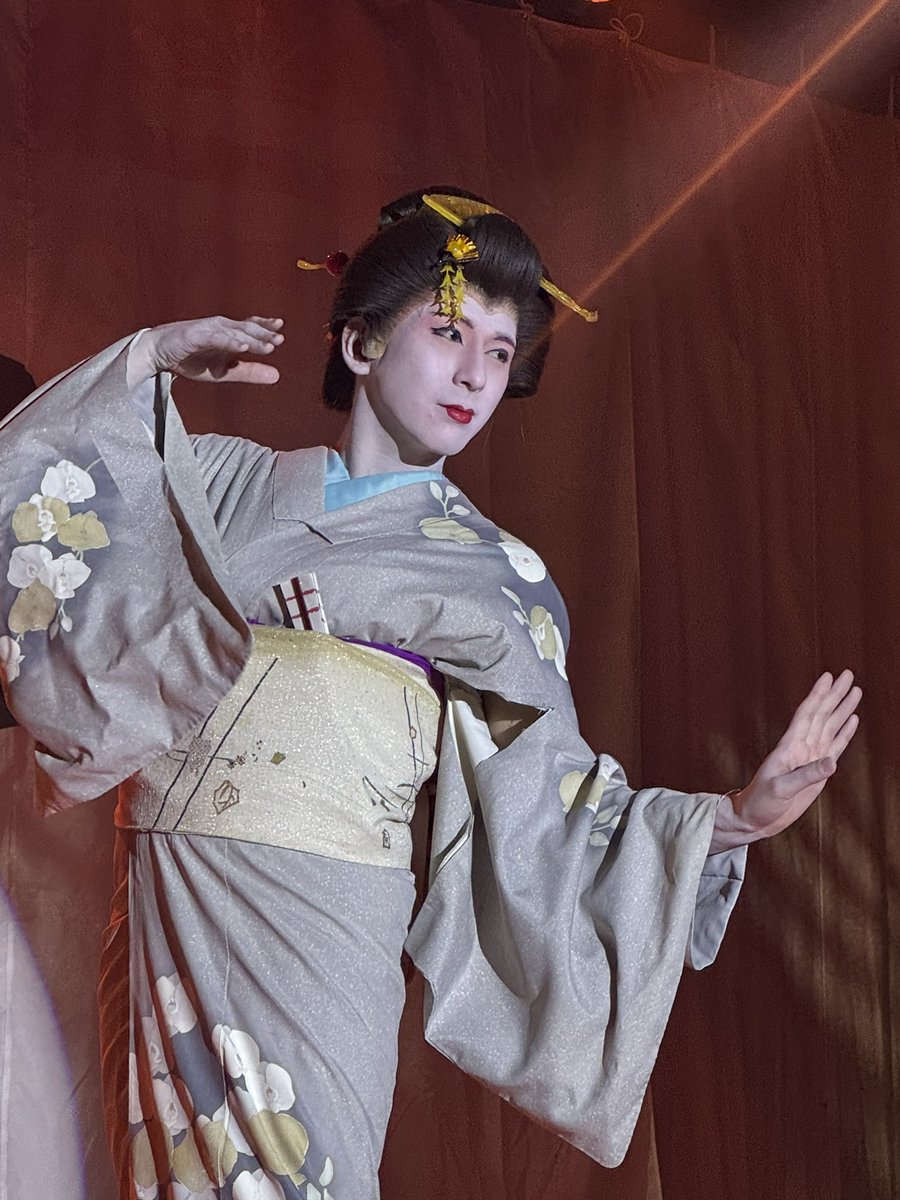綺麗なお顔立ちの蘭丸さん
女形見れました👏

#山桜桃の湯 #下町かぶき組 #鏡蘭丸 さん