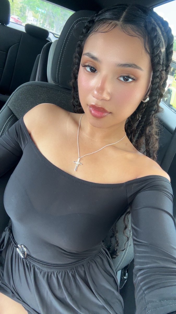 tinymaddyy's tweet photo. say hi or get blocked https://t.co/t4bk61WkVH