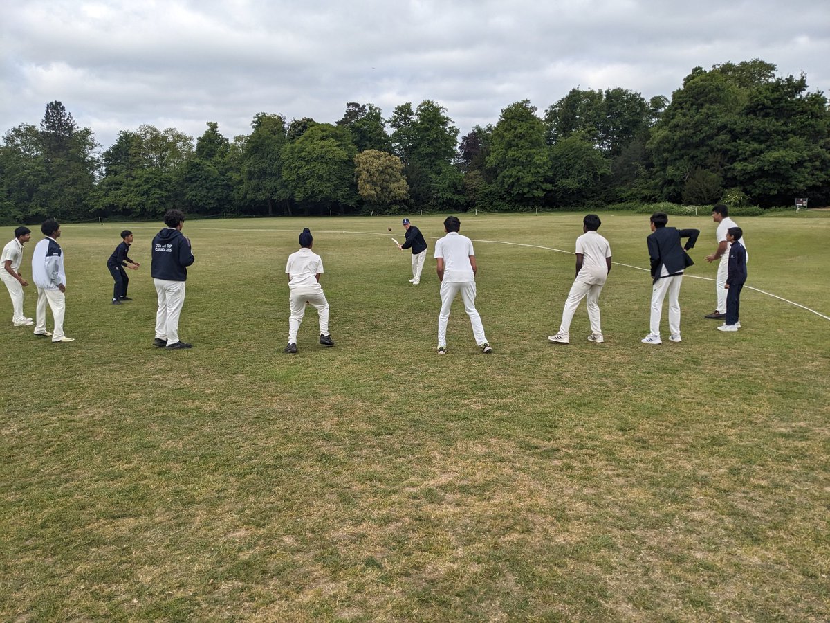 DrCourtDGS's tweet photo. @DartfordGS Year 10s warming up at Skinner's today. https://t.co/18hWsLjpab