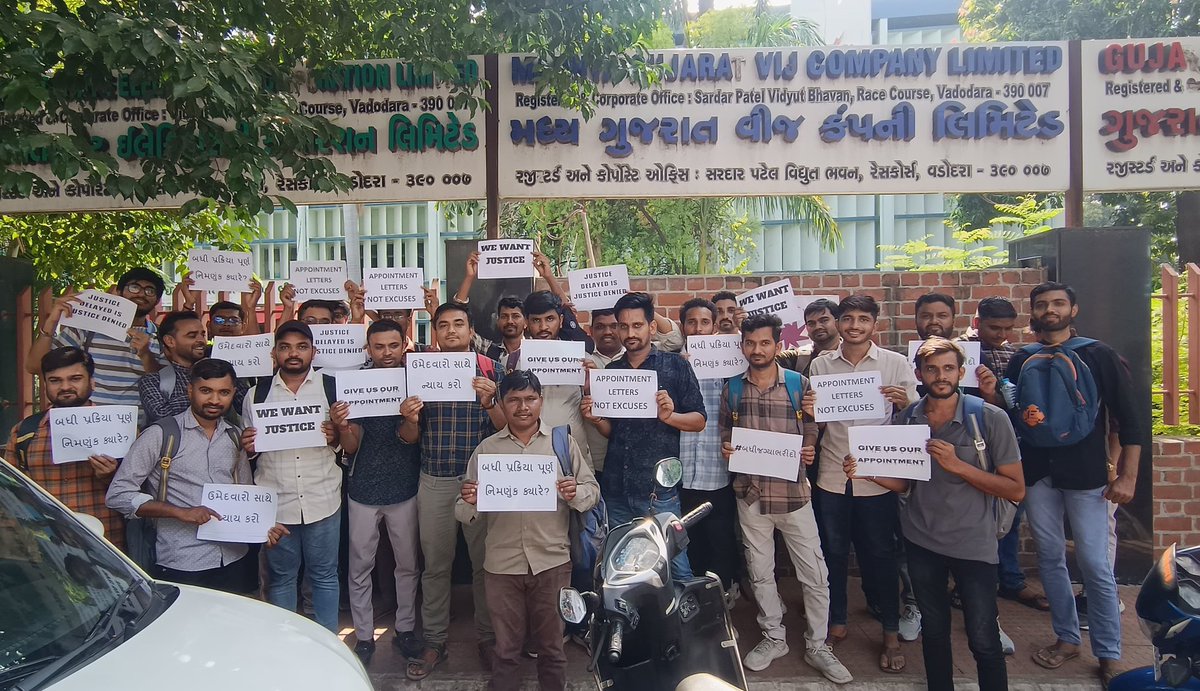 VC03061993's tweet photo. #recruit on vacant seat 
Getco plant attendant grade 1 
સર્કલ ચોઈસ પછી નોટીસ પીરીયડના લીધે પ્રાઈવેટ નોકરી છોડીને ઘરે બેસી ગયા છીએ ને ૪ મહિના વિતી ગયા છે તો નિમણૂક પત્ર આપવા વિનંતી.
@CMOGuj
@deepakrajani123
@GuvnlOfficial
@KanuDesai180
@GujEPD 
@VtvGujarati 
@Divya_Bhaskar https://t.co/1SRfVsuUEb