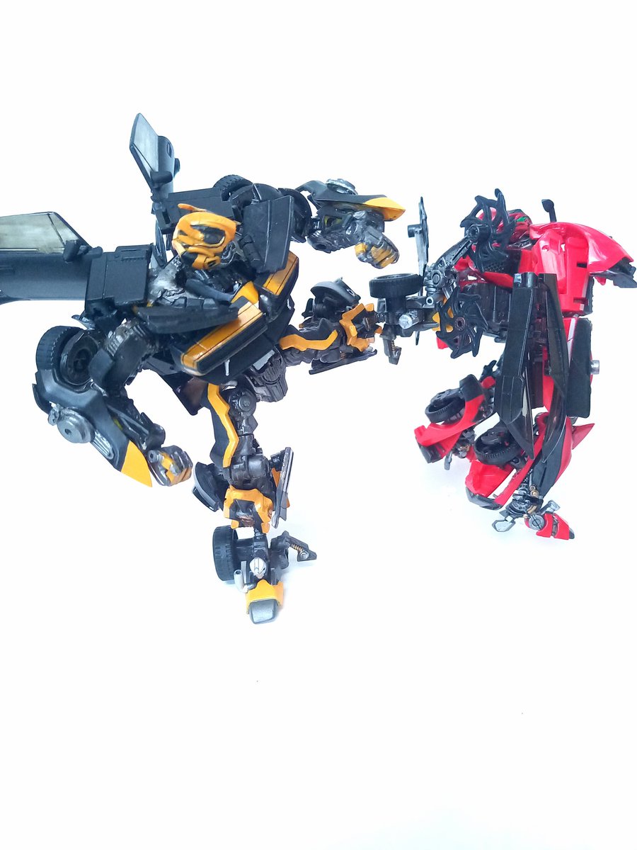 PTrout94's tweet photo. 過去に作っていた物をグレードアップした、ハイオクタン(クラシック)Bumblebeeのcustom作品です！
完全変形で、SSのような雰囲気で仕上げました。 https://t.co/0rNdoybnOq