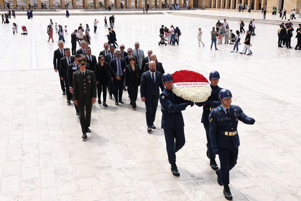 BesiktasMiras's tweet photo. ATAMIZIN HUZURUNDAYIZ

Beşiktaş JK Üyelik ve Sicil Kurulu Başkanı Sefa Bağcı, Anıtkabir Özel Defteri'ni imzaladı.

Sonsuz saygı ve bağlılıkla...
Ruhunuz Şad Olsun! https://t.co/2XQxQBKtxR