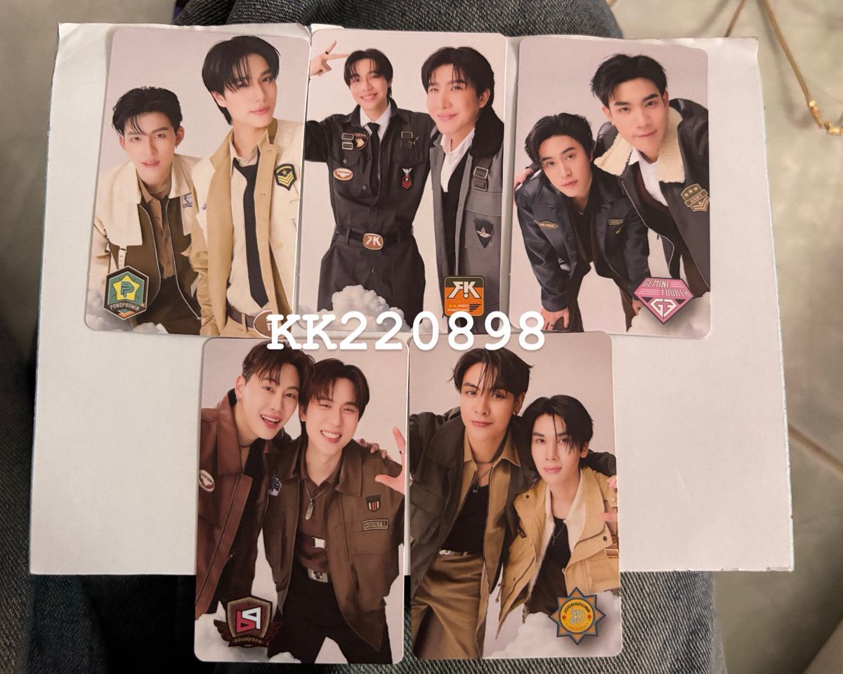 kk220898's tweet photo. PHOTOBOOK ใครได้ฟอสบุ๊คแล้วอยากเปลี่ยนมีมั้ยคะ เราจะขอแลก 1 คู่ ใน 5 คู่ที่เราได้มา พรุ่งนี้หน้าคอนค่ะพลีส!! 🥹🙏 #LOLFanFest2025D1 #ForecBook #PondPhuwin #FirstKhaotung #GeminiFourth #BounPrem #JoongDunk https://t.co/4cwLYSnXLY