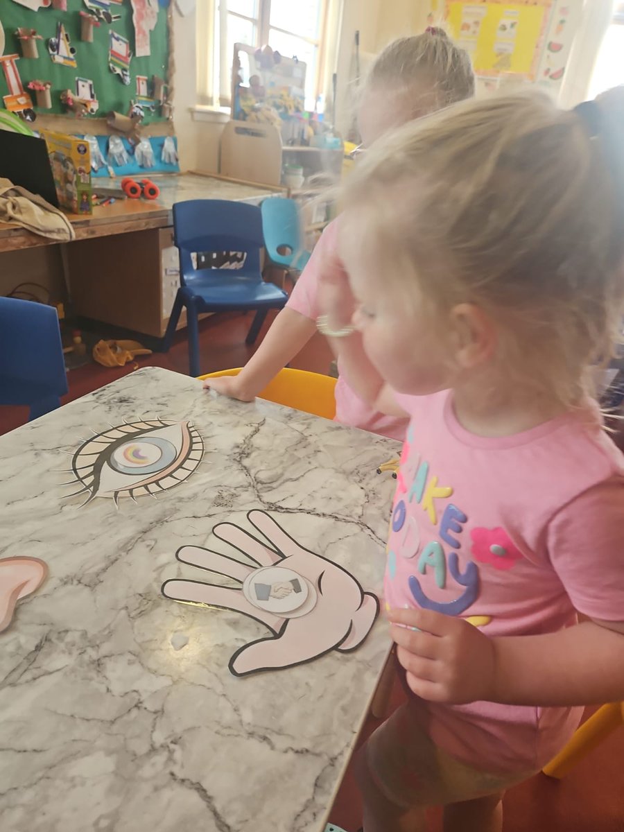 NetherburnPs's tweet image. #science #senses @earlyyearsscot @FroebelTrust @SLC_RAiSE @SLCEarlyLearn 
The nursery children have enjoyed discovering and exploring their senses this week😊