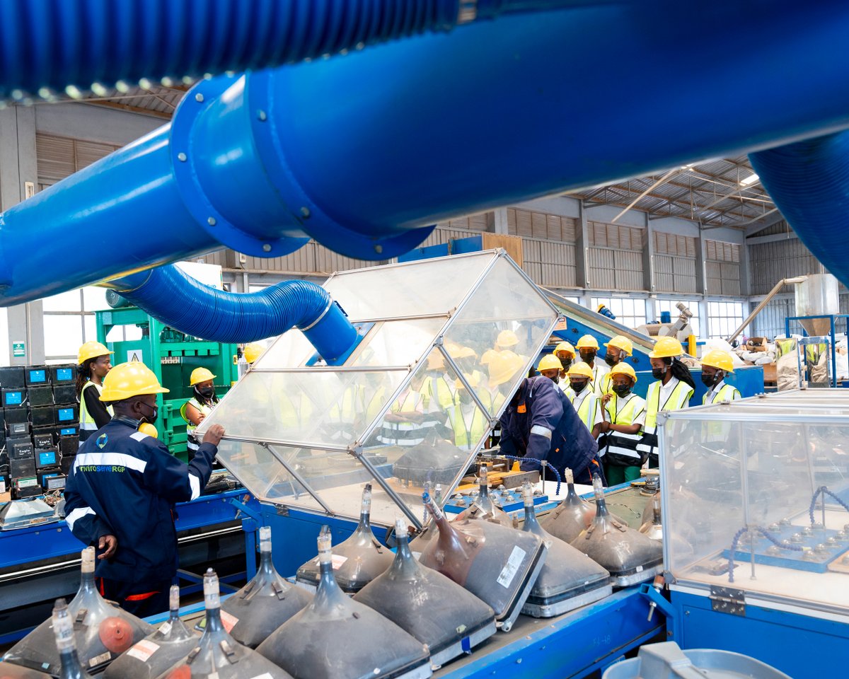 thierranto's tweet image. A powerful visit to Enviroserve Rwanda by future guardians of our planet.
Teaching the next generation that e-waste isn’t trash - it’s a resource!
#RecycleForTheFuture #GreenMinds #InnovationForChange #EwasteAwareness #EnvironmentalEducation
@TheProtectorRw @EnviroserveRw