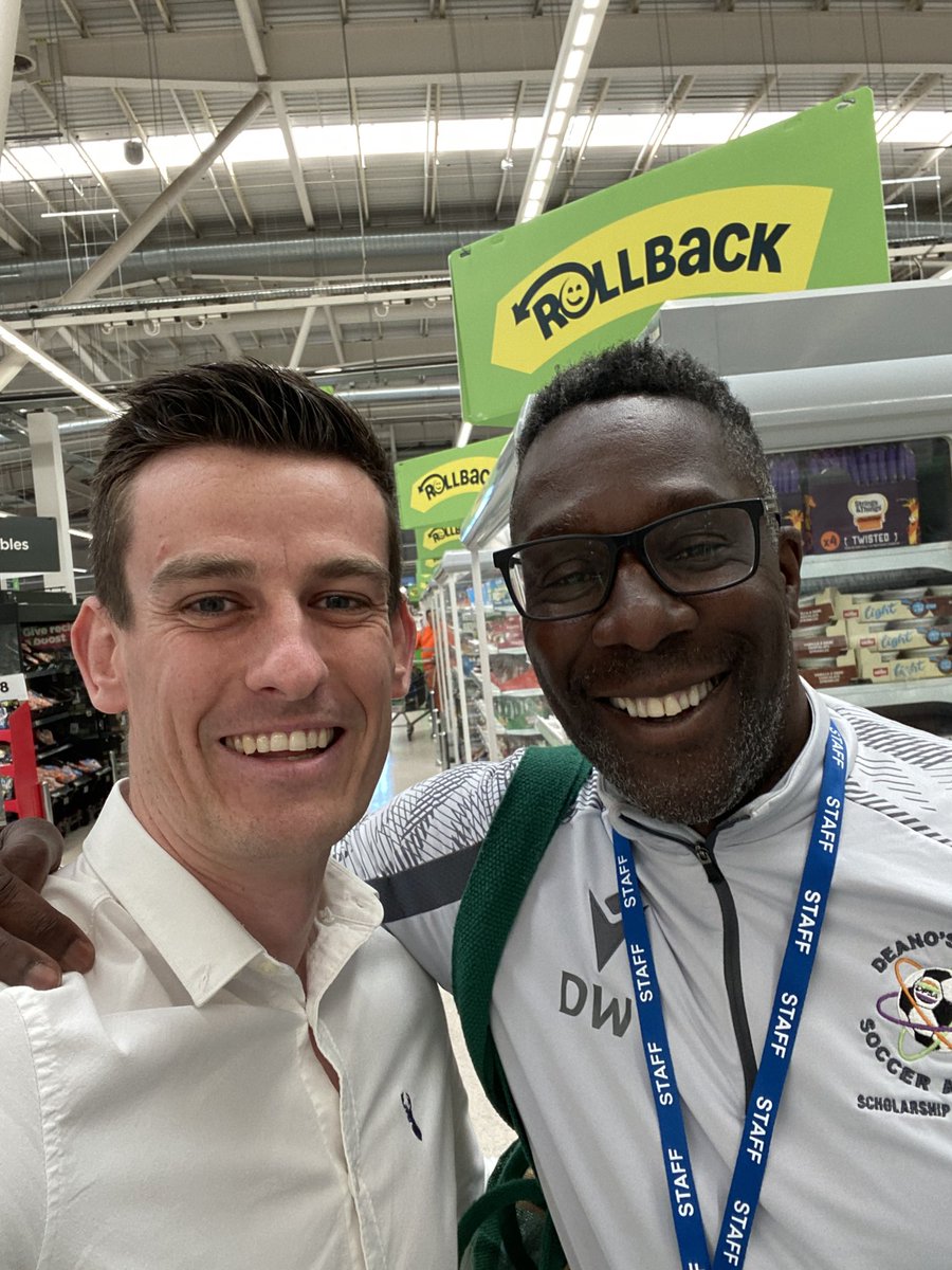 OllieBinks94's tweet image. An honour meeting a club legend while doing my weekly shop in Lincolnshire @deanosprosoccer @officialcufc