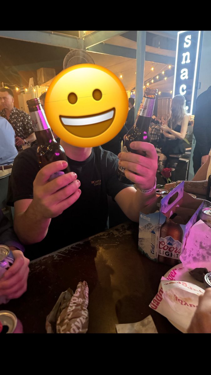 Feeltheberg1's tweet photo. Dual Wielding #AKIMBO#FREEBERG https://t.co/3mlHIW5QvC