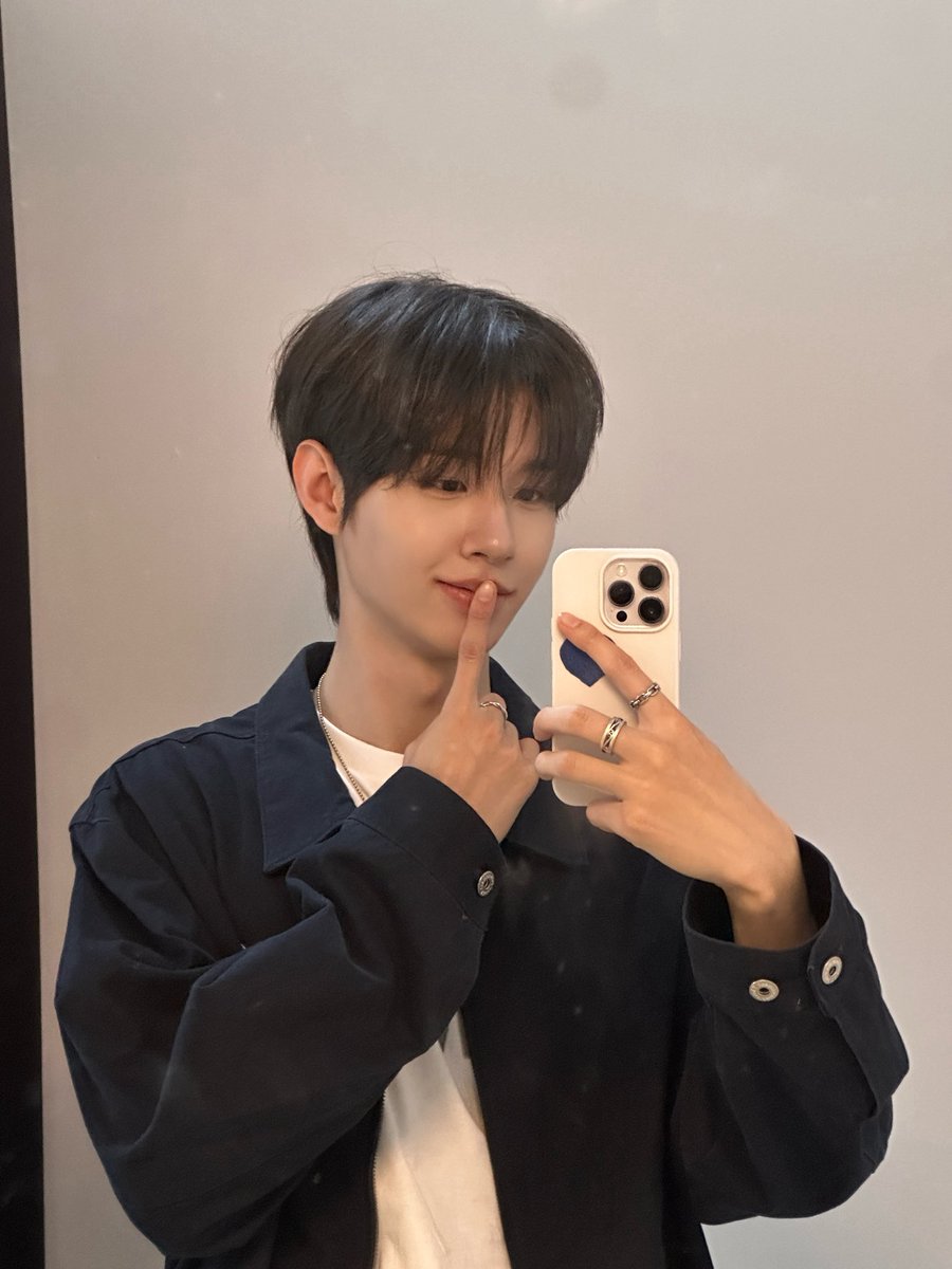 여주니 포즈 내가 더 귀엽게 하는것 같은뎅🐰☘️

#김성민 #KIMSUNGMIN 
#CLOSEYOUREYES #클로즈유어아이즈 
#클유아 #CYE