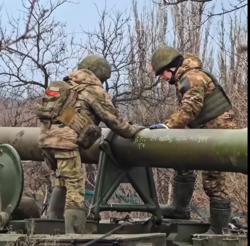 Russians are writing something in Sanskrit on 2S7 Malka's, one of the largest mobile artillery systems in the world.

Can anyone tell what is written on its barrel?