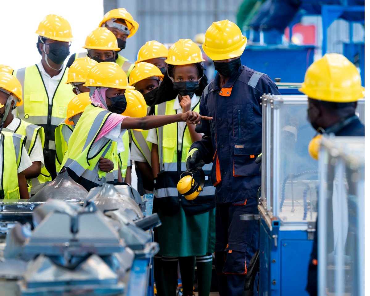 thierranto's tweet image. A powerful visit to Enviroserve Rwanda by future guardians of our planet.
Teaching the next generation that e-waste isn’t trash - it’s a resource!
#RecycleForTheFuture #GreenMinds #InnovationForChange #EwasteAwareness #EnvironmentalEducation
@TheProtectorRw @EnviroserveRw