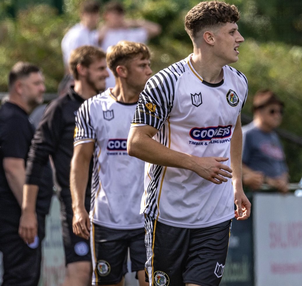 AdamPoynter2's tweet photo. First season back…
• Players Player
• Supporters Player
• 30 G/A
• Positions played…everywhere but goalkeeper

Just want to say a massive thank you to @alton_fc who provided excellent facilities and backroom staff all season and allowed me to enjoy playing again. https://t.co/NkYbLzsZAG