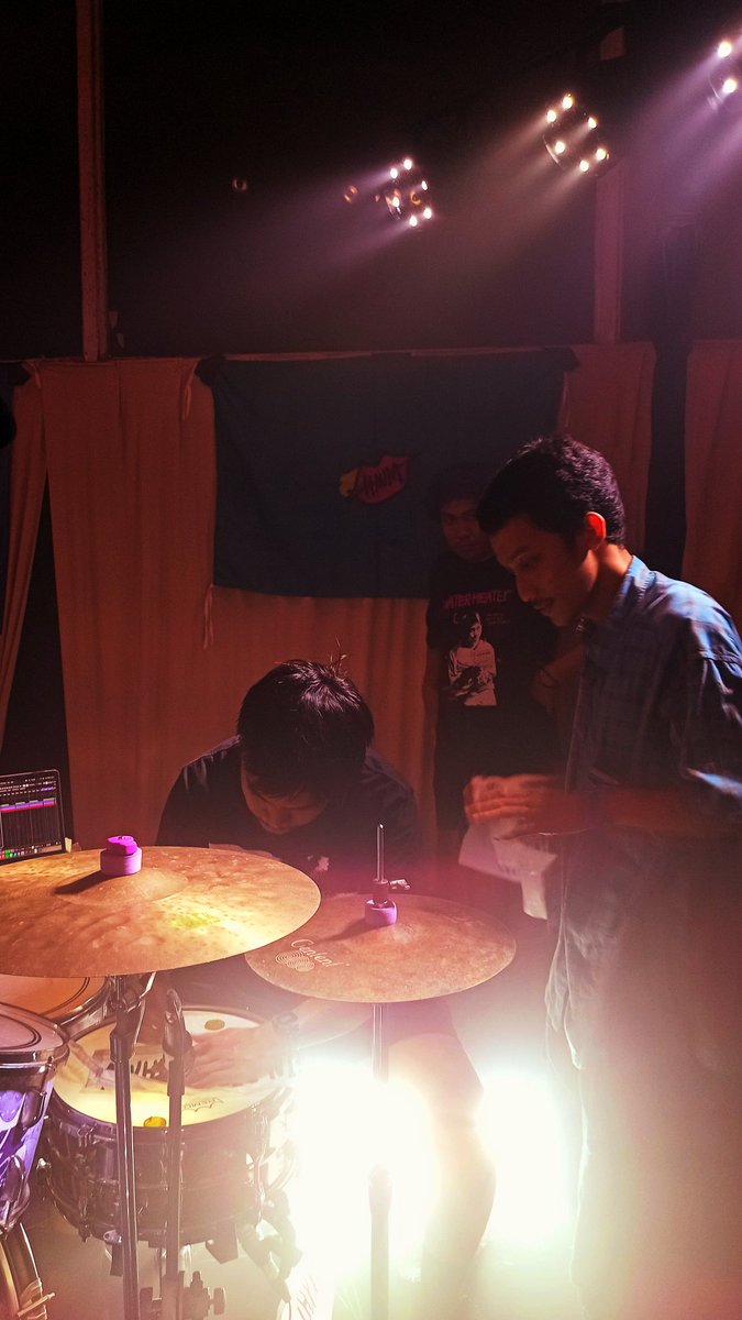 rezarror tweet media