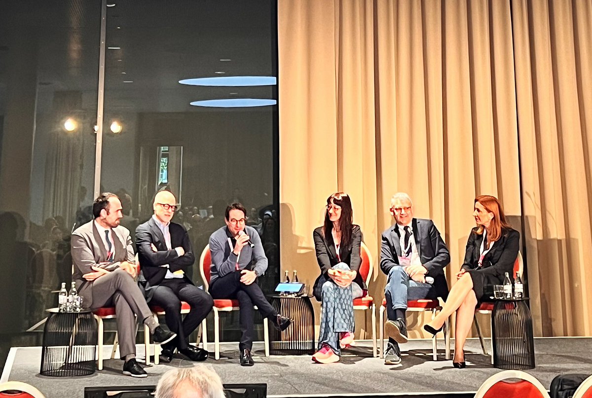 SUMA 🇦🇷 (@sumaargentina) on Twitter photo Excelente charla y panel de discusión sobre el manejo de pacientes jóvenes con cáncer de mama portadoras de variantes patogénicas en gBRCA1/2.
Un cierre de congreso excepcional 👏 <a href="/PabloMando/">Pablo Mando</a> #SuzetteDelaloge #GiuseppeCurigliano #PeterDubsky #IcroMeattini <a href="/matteolambe/">Matteo Lambertini, MD PhD</a> Excelente charla y panel de discusión sobre el manejo de pacientes jóvenes con cáncer de mama portadoras de variantes patogénicas en gBRCA1/2.
Un cierre de congreso excepcional 👏 <a href="/PabloMando/">Pablo Mando</a> #SuzetteDelaloge #GiuseppeCurigliano #PeterDubsky #IcroMeattini <a href="/matteolambe/">Matteo Lambertini, MD PhD</a>