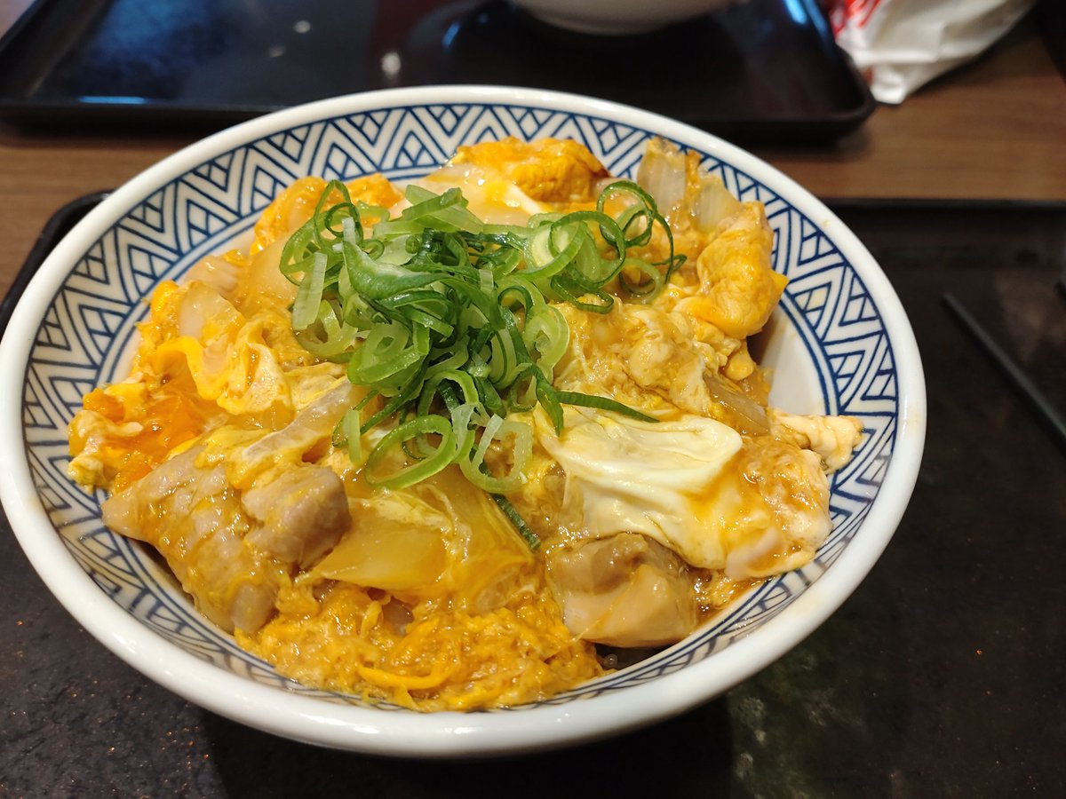 吉野家の
親子丼🐔🐣🍚
ﾍﾟﾛﾘｯ(๑'ڡ'๑)♡