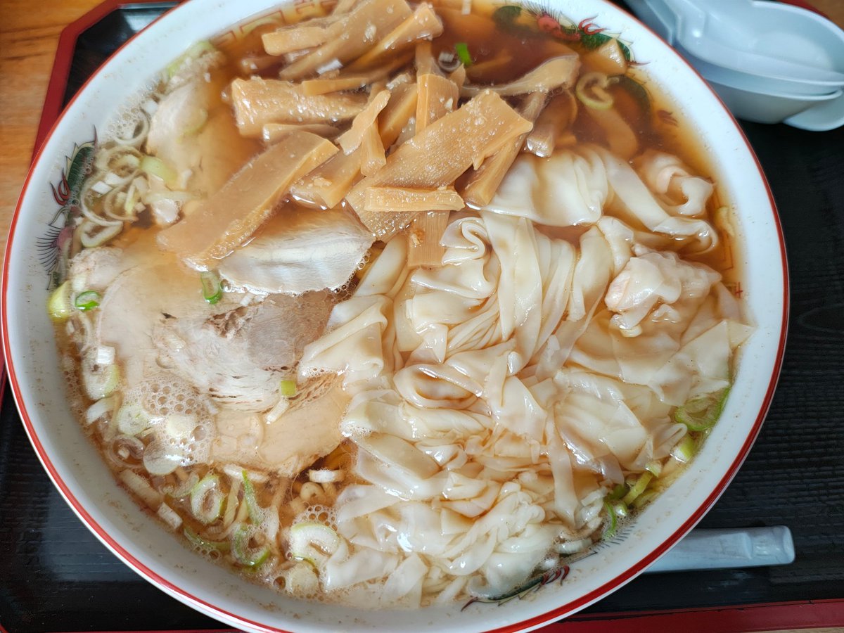 OdGr163's tweet photo. 味好さん酒田駅東店！！！
トビウオワンタンメン、メンマ増し🤤
1,300円✨️
ボリュームがすごい！満足度激高👍
#ラーメン
#酒田のラーメン
#ワンタンメン
#メンマ
#味好 https://t.co/KZUO6Z9Dvj