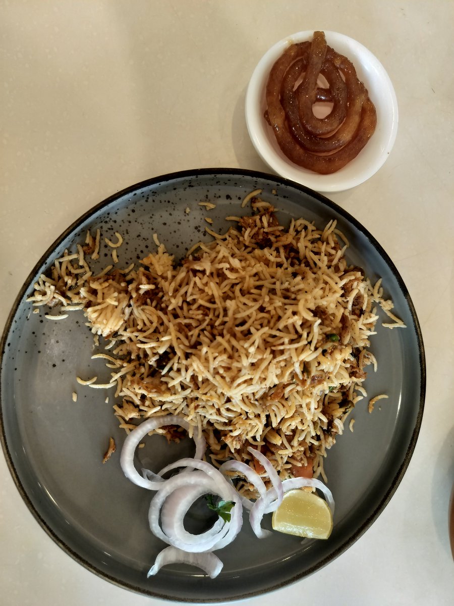 NarmadaAmu's tweet image. #LunchBreak 
This is how I'd love to visit #7MidwayPlaza #foodcourt