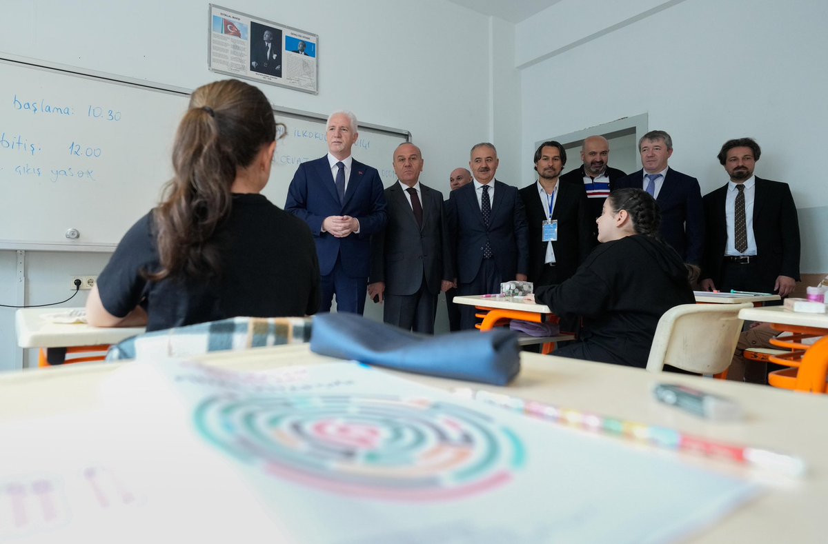 Valimiz Davut Gül, #Cumartesi mesaisine Valiliğimiz ile Tüm Akıl ve Zekâ Oyunları Federasyonu iş birliğinde, Sultangazi Kaymakamlığı koordinasyonunda, Sultangazi İlçe Milli Eğitim Müdürlüğü tarafından düzenlenen “Sultangazi Kağıt Kalem Oyunları Yarışma Finali” açılışına katılarak