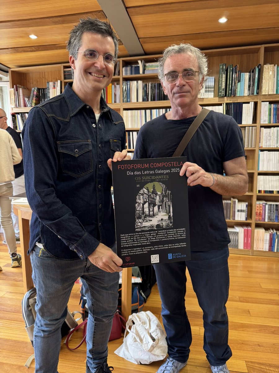 🤍🩵🤍 Celebramos o Día das Letras Galegas con <a href="/FotoforumCompos/">Fotoforum Compostela</a> e a súa exposición inspirada na banda deseñada “Os suicidantes”, de <a href="/diegoameixeiras/">Diego Ameixeiras</a> e Tomás Guerrero.

💙 Literatura e fotografía xuntas da man apoiando a nosa lingua, e da que poderedes gozar estes días na