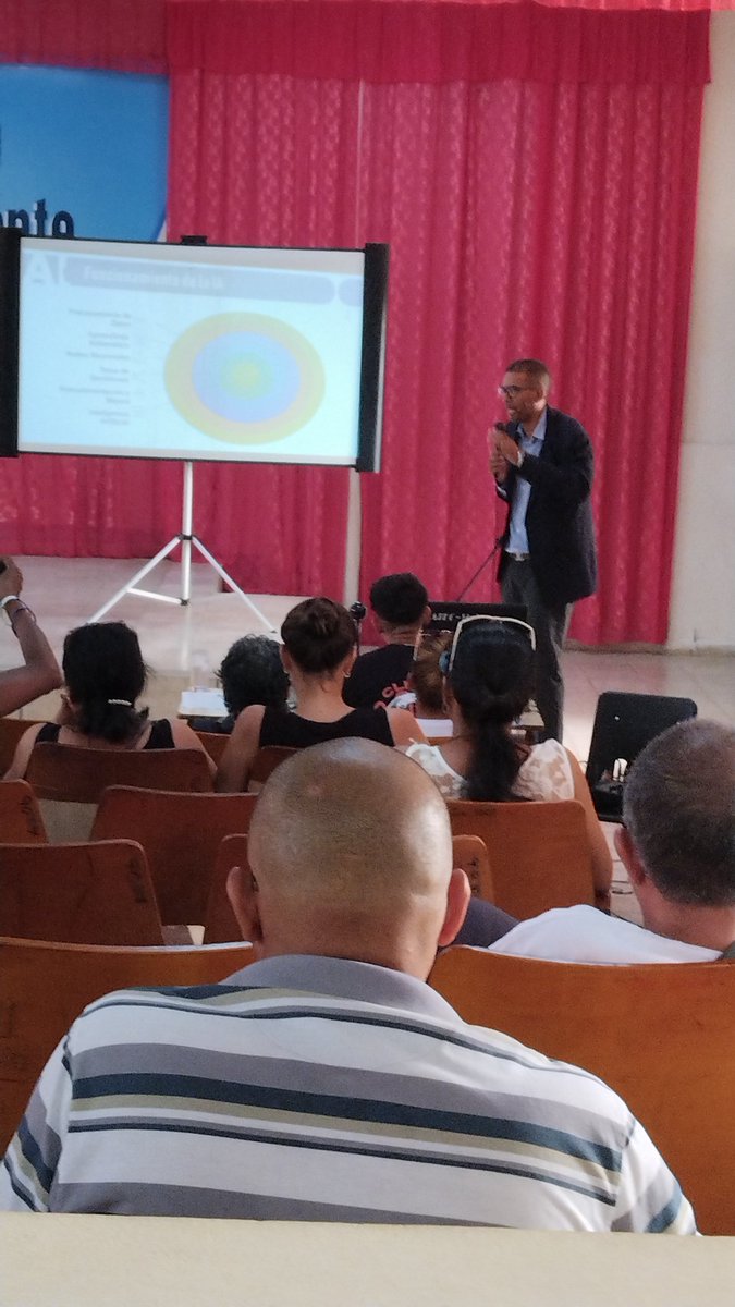 BozaYanet15500's tweet photo. Segundo día del Festival de Comunicación, comenzamos con la ponencia del Lic. Frank Fonseca Espinosa sobre la aplicación de la IA en la gestión empresarial, tema muy interesante y de mucha actualidad. 
#AgriculturaGranmense
#ACCSGranma 
#GranmaConmigoCuenta 
#ProvinciaGranma https://t.co/4W7seHMexd