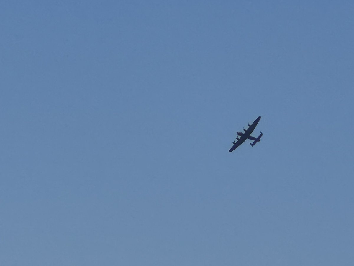 Tremendous to see the grand old lady in the skies above Gainsborough this afternoon 💪🇬🇧🇬🇧🇬🇧