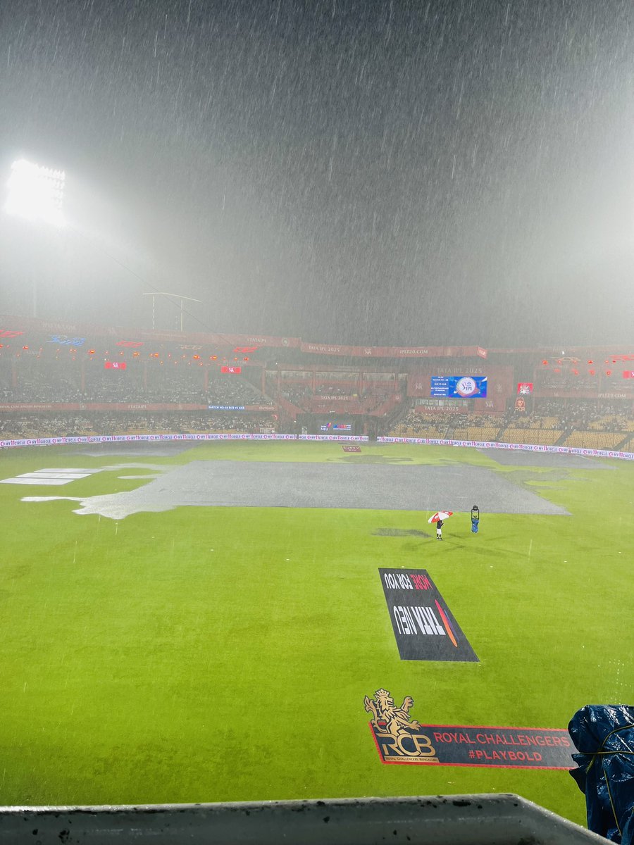 Absolutely pelting down at Chinnaswamy stadium. This is not looking good #RCBvsKKR #IPL2025