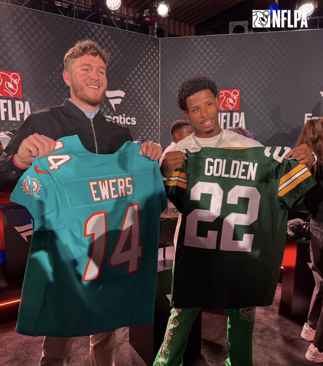 B_Shousejr's tweet image. Quinn Ewers got to see his official Dolphins jersey last night at the NFLPA Rookie Premiere ‼️👀 #PhinsUp