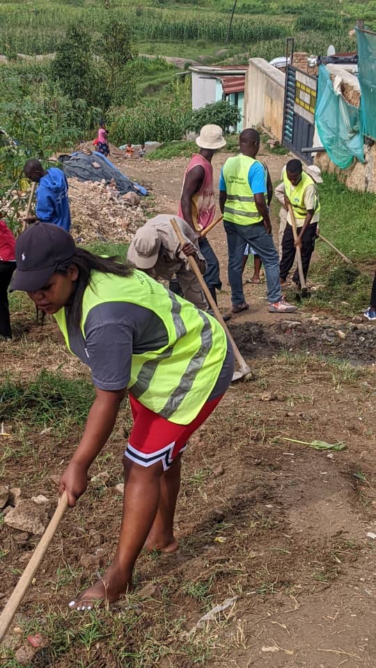 cnjkinyinya's tweet photo. Tariki 16/05/2025 
Urubyiruko rw'abakorerabushake  kubufatanye n'izindi nzego z'urubyiruko mu kagari ka kagugu Twakoze umuganda mu mudugudu wa RUKINGU  wo kurwanya MARARIA @RBCRwanda @RwandaGender @CityofKigali @Gasabo_District @REMA_Rwanda @Rwandapolice @Kinyinya_Sector https://t.co/zjJY1wuTru