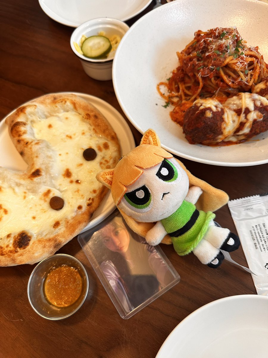 ttalg_515's tweet photo. #HaeRins_Pizza_Town_Time
#Hae_Pi_Time
유명한 맛집이라 기대햇는데 역시 기대이상…🫣
안 내부도 너무 귀여웠구
특히 럭드에서 일뜽을 두개나 뽑게돼서 하루종일 기분이너무 좋았어요..💕 https://t.co/nyaAxGn0QG