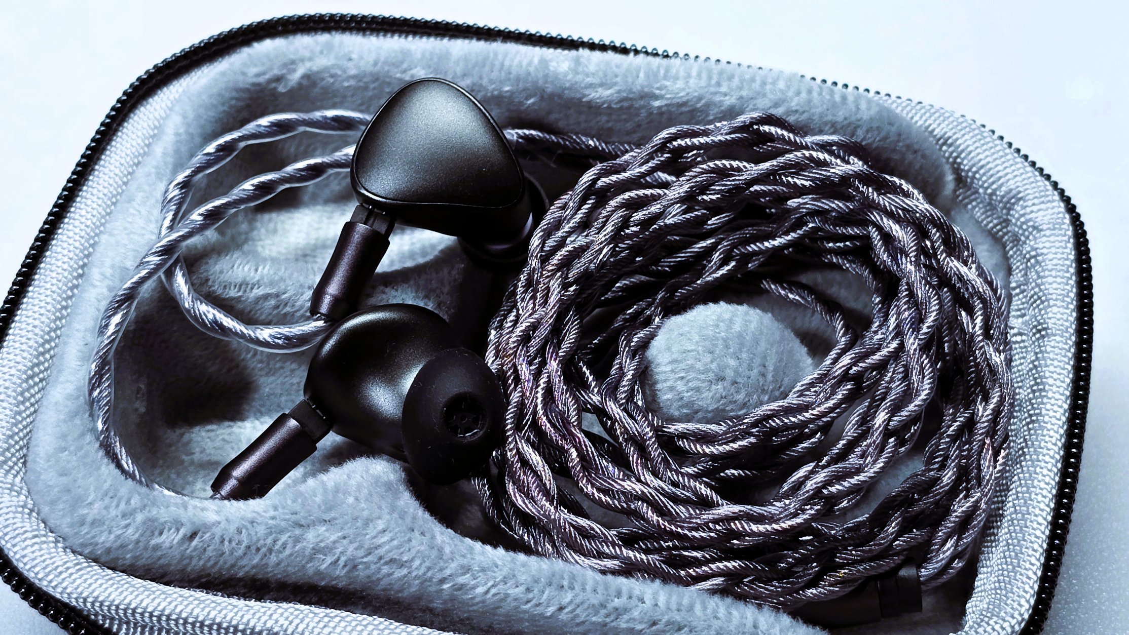 イヤホン Lucid IEM By Tekkusai ふもっふのおみせ、ハイブリッドクアッドドライバー搭載イヤホン