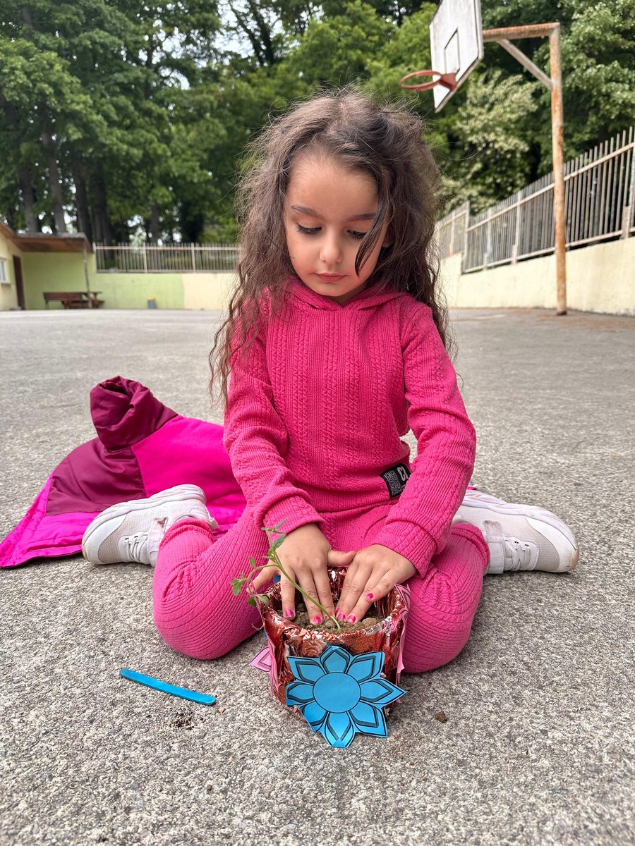 Kompost ve İleri Dönüşüm Atölyesi 
Önce saksılarımızı tasarladık ardından kompostumuzu toprakla buluşturduk ♻️🌳 
<a href="/Beykoz_Bld/">Beykoz Belediyesi</a> 
<a href="/MEMBeykoz/">Beykoz İlçe Millî Eğitim Müdürlüğü</a> 
<a href="/sifiratikgov/">Sıfır Atık Türkiye</a>