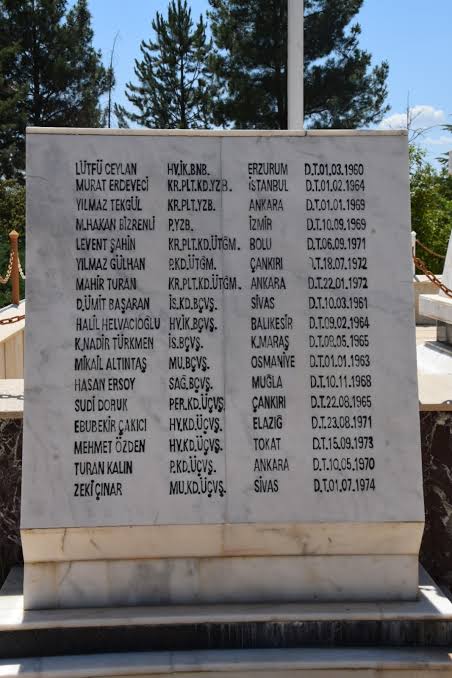 kocyasar26's tweet photo. Bugün, Türk Silahlı Kuvvetleri'nin bağrından kopan 34 kahraman evladımızı, 17 Mayıs 2001 tarihinde Malatya'da yaşanan elim CASA uçağı kazasında şehit verişimizin yıldönümünde, rahmet ve minnetle anıyorum.

Vatan hizmeti uğruna canlarını feda eden aziz şehitlerimizin hatıraları, yüreğimizde daima yaşayacaktır.

Onların fedakârlığı, milletimizin birlik ve beraberliğini pekiştiren kutsal birer emanet olarak sonsuza dek kalacaktır.

Şehitlerimize Allah’tan rahmet, kıymetli ailelerine ve silah arkadaşlarıma sabır diliyorum.

Ruhları şâd, makamları ali olsun.

Unutmadık, unutmayacağız.
Vatan size minnettardır.