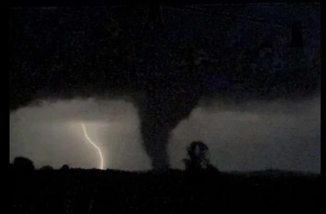 andrebttx's tweet image. Somerset, Kentucky has been declared a mass casualty event after a violent tornado struck the area last night with insufficient warning.
It is also in a National Weather Service coverage gap left by Donald Trump and Elon Musk’s cuts to the NWS. DOGE likely cost lives last night.
