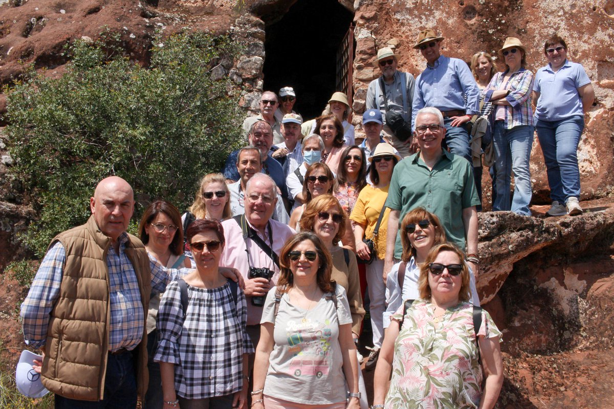 RVisigodos's tweet photo. 👉Intensa mañana de visitas y actividades en el eremitorio visigodo de Valdecanales.

👏🏻Dos grupos realizando visitas al espacio y dos talleres de escritura visigótica.

📸Os dejamos algunas imágenes.

©️Las imágenes son de Ángel Castro.

#rustierradevisigodos #rusvisigodo https://t.co/Xrv9GgE67i