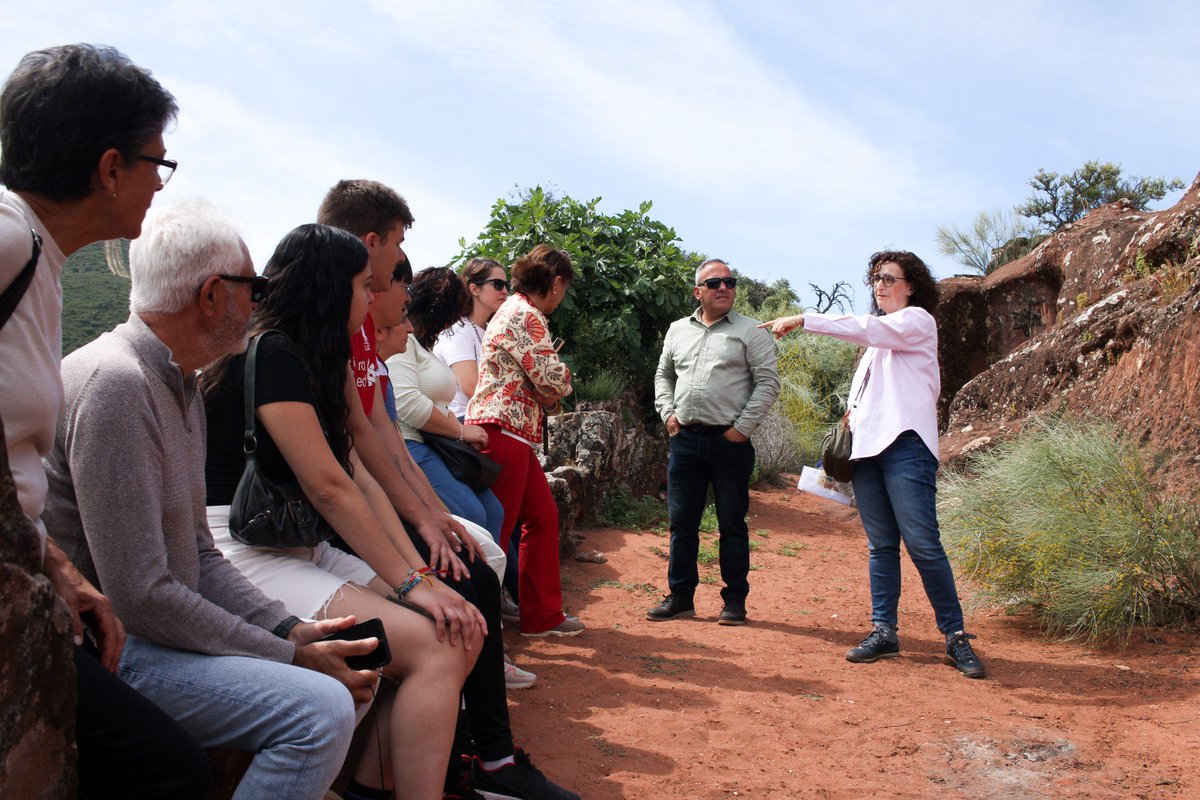👉Intensa mañana de visitas y actividades en el eremitorio visigodo de Valdecanales.

👏🏻Dos grupos realizando visitas al espacio y dos talleres de escritura visigótica.

📸Os dejamos algunas imágenes.

©️Las imágenes son de Ángel Castro.

#rustierradevisigodos #rusvisigodo