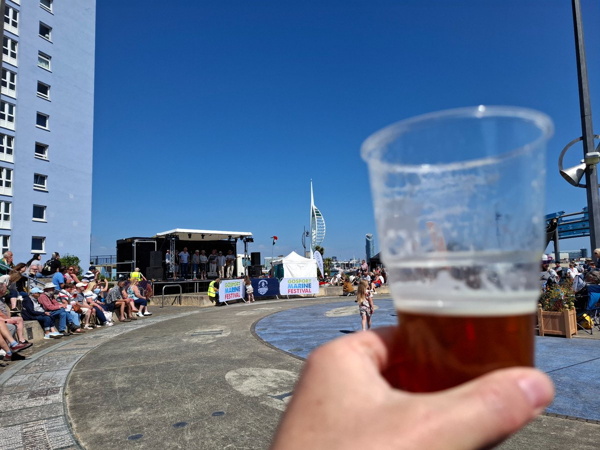 Am.I sat in the sun 🌞 , drinking beer 🍺 and listening to sea shanties⚓️? Yes, I am thank you and it's marvellous 😀