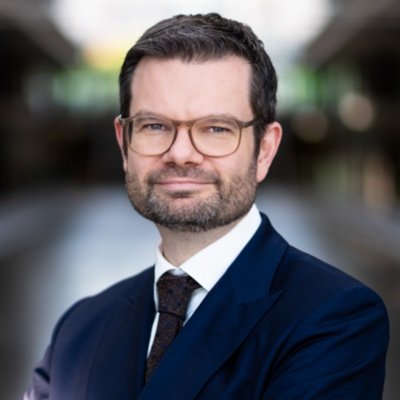 nick_gohan's tweet image. Wie ich 20 Feuerzeuge im Mund ins Stadion schmuggel, um dafür zu sorgen, dass das Spiel als Sieg zu Freiburg gewertet wird