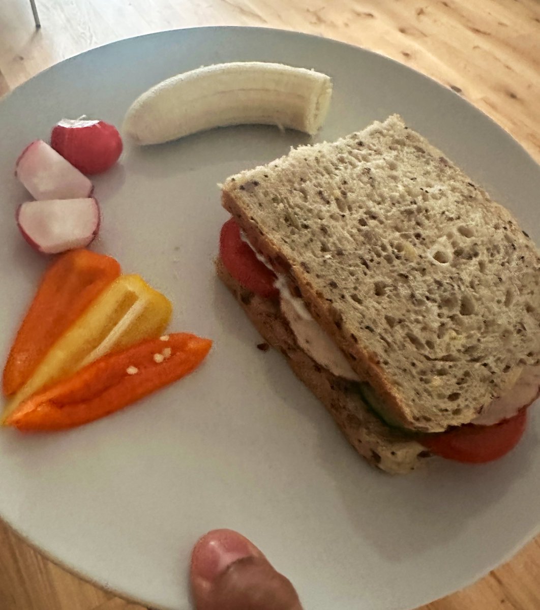 free_style_chef's tweet image. Lunch. I wanted a charcuterie style veggie plate. He wanted a sandwich. 

What about you?

#twittersupperclub #charcuterie #sandwich #banana